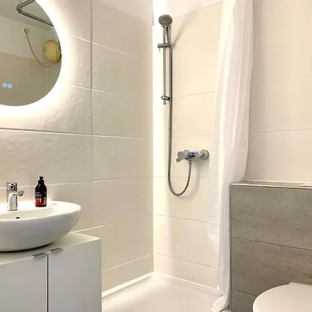 Antoni Homes 2 Personen I Zentral I Studio I Balkon شقة